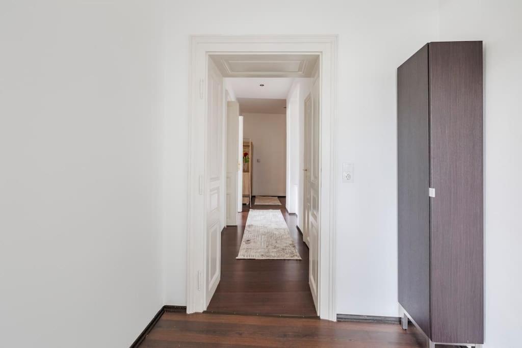 Charming Spacious Apartment Wien Exteriör bild